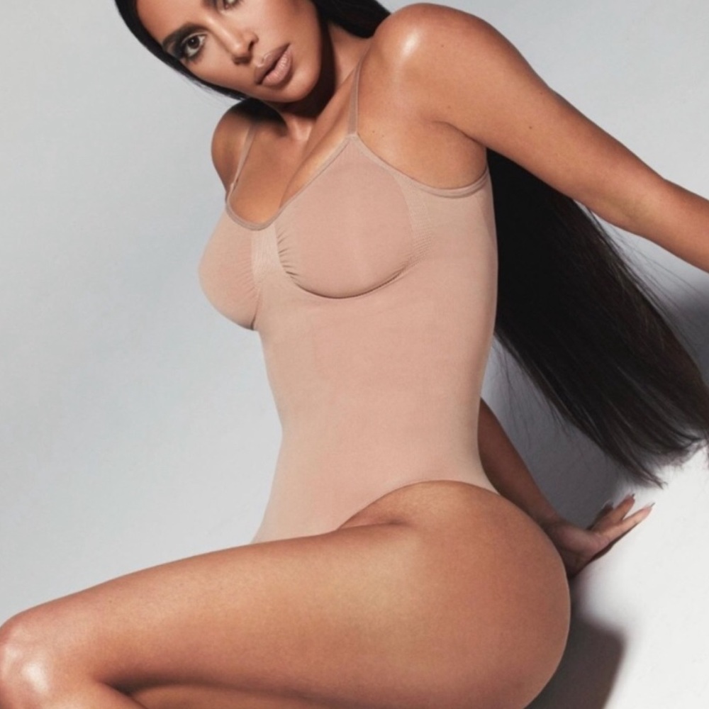 SKIMS Sculpting Bodysuit w/out snaps (Clay, S/M)